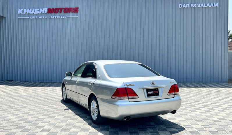 
 Toyota Crown Royal saloon 2004 full									