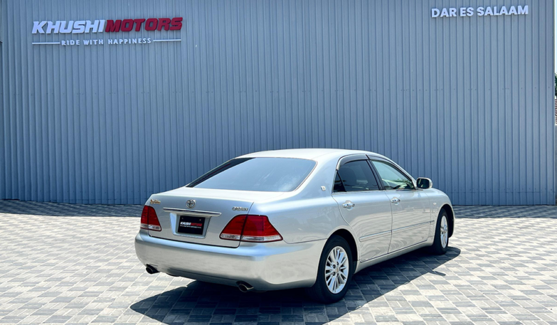 
 Toyota Crown Royal saloon 2004 full									