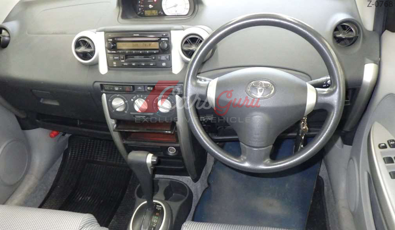 TOYOTA IST 2003