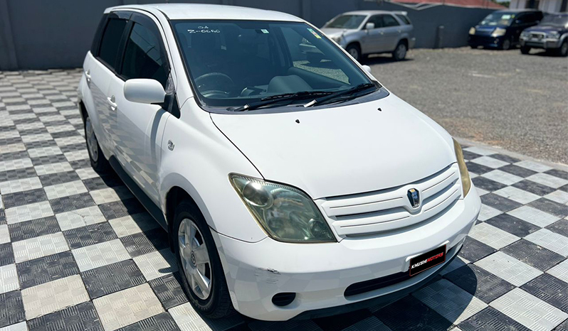 Toyota IST 2004