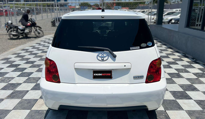 Toyota IST 2004