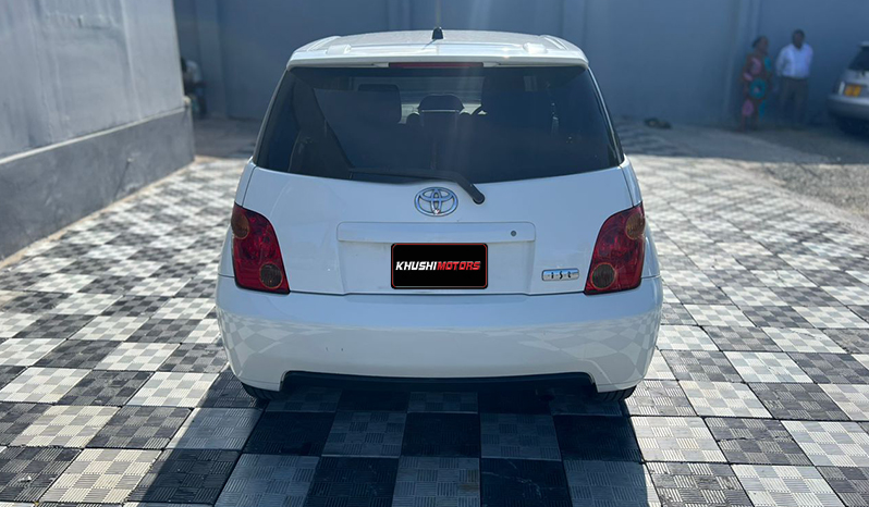 TOYOTA IST 2003