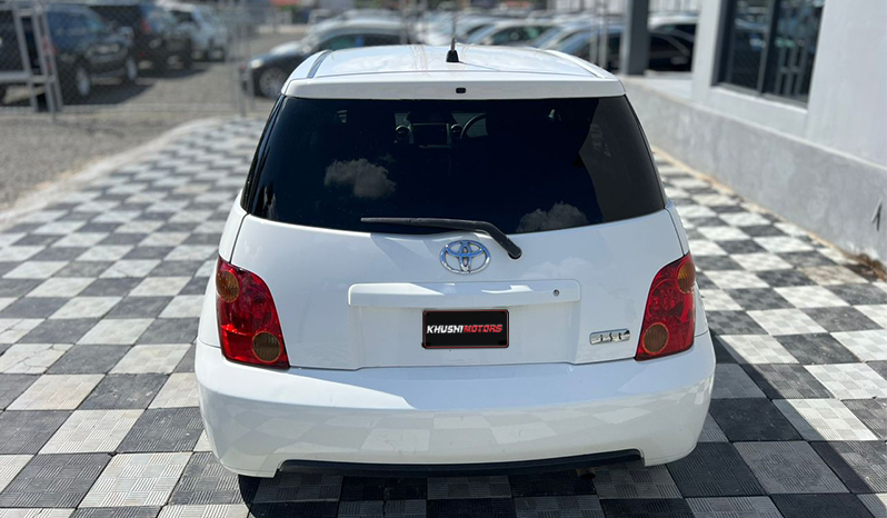 Toyota IST 2003