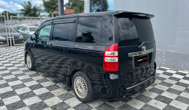 TOYOTA NOAH 2007