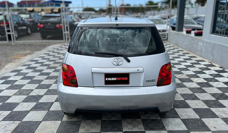 Toyota IST 2002