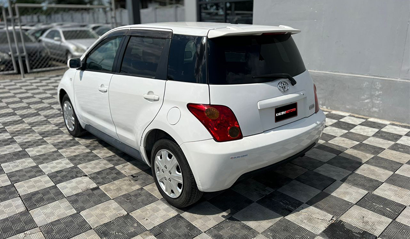 Toyota IST 2003