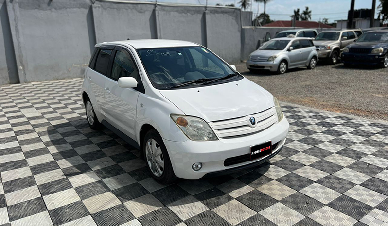 Toyota IST 2003