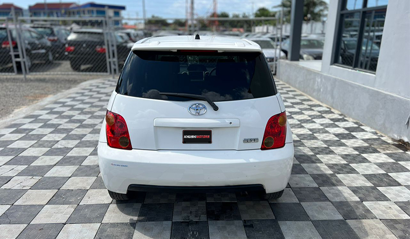 Toyota IST 2003