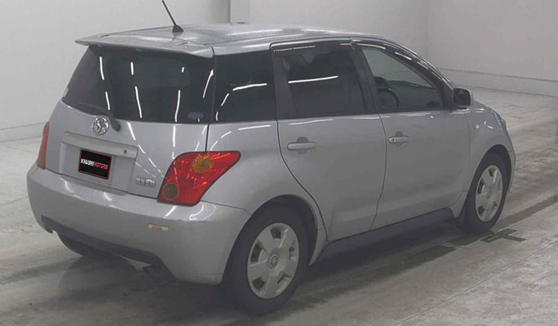 Toyota IST 2003