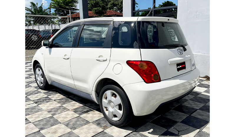 Toyota IST 2002