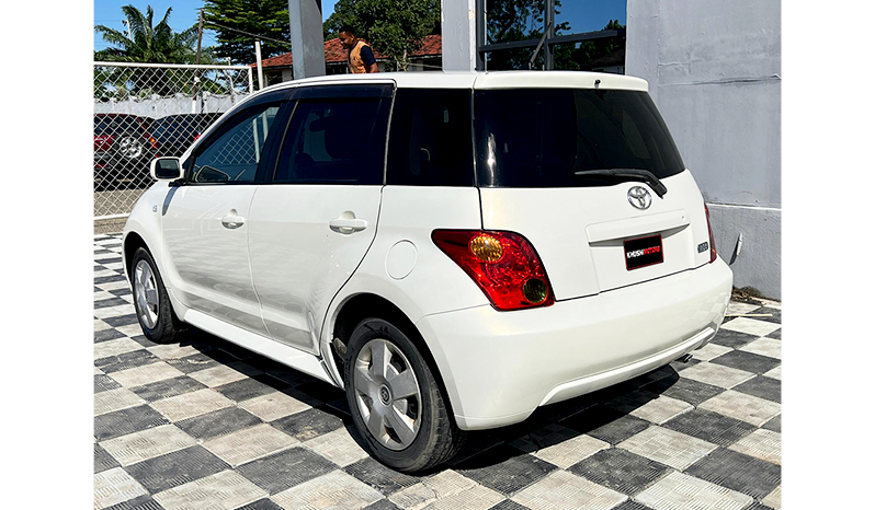 Toyota IST 2005