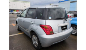 Toyota IST 2004