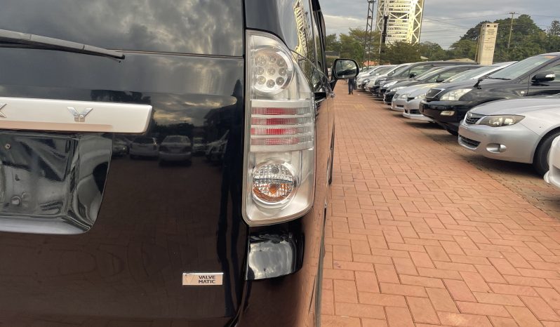 
								Toyota Voxy 2008 full									