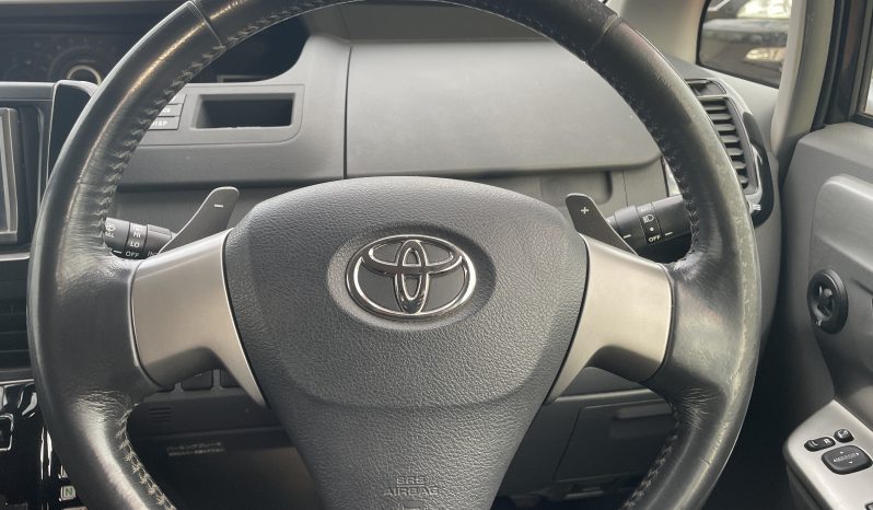 
								Toyota Voxy 2008 full									