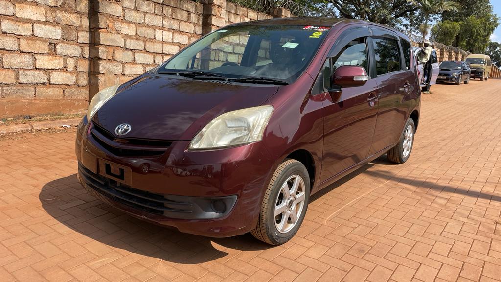 Toyota Passo Sette  2009