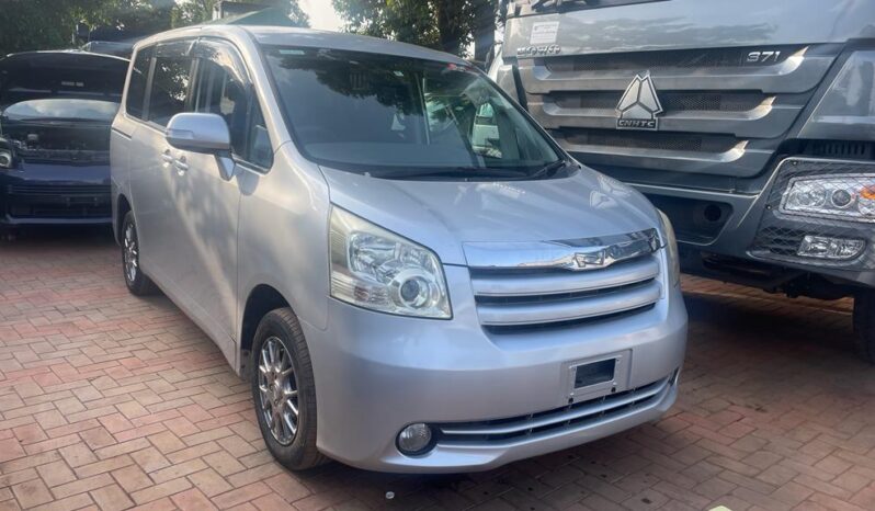 
								Toyota Noah 2008 full									