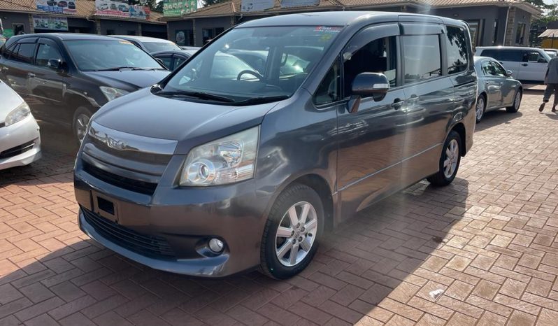 
								Toyota Noah 2008 full									