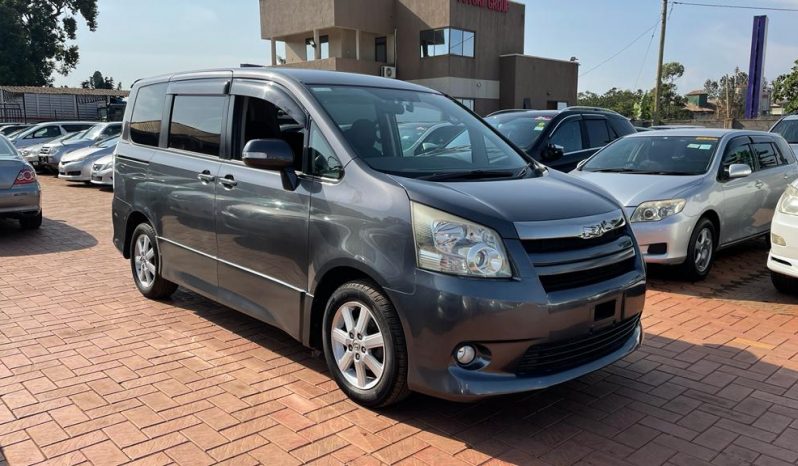 
								Toyota Noah 2008 full									