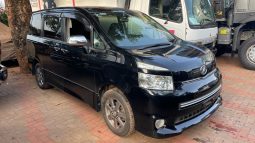 
										Toyota Voxy  2008 full									