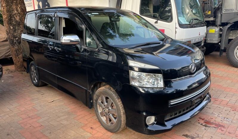 
								Toyota Voxy  2008 full									