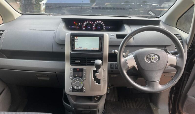 
								Toyota Voxy  2008 full									