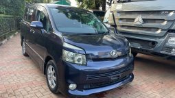 
										Toyota Voxy 2008 full									