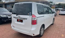 Toyota Noah 2009