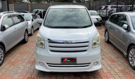 Toyota Noah 2008