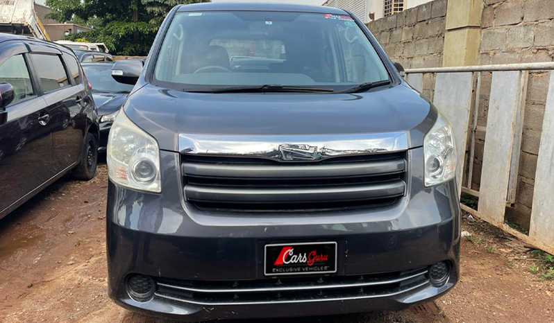 Toyota Noah 2009