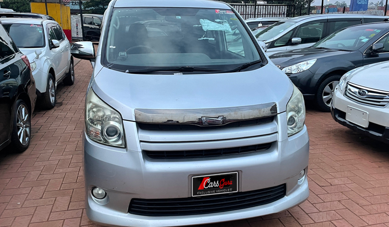 Toyota Noah 2009