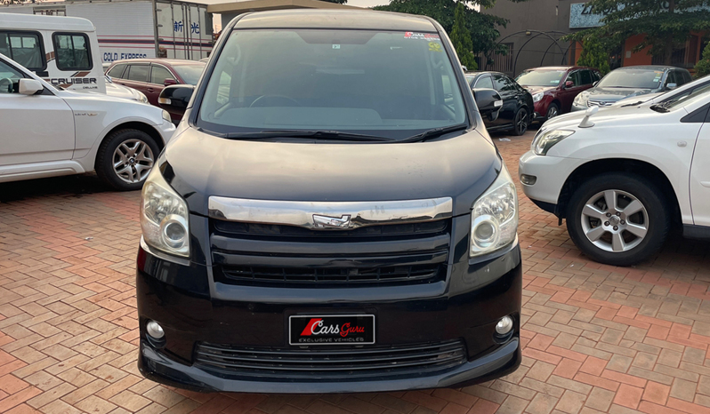 Toyota Noah 2009