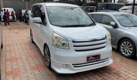 Toyota Noah 2008