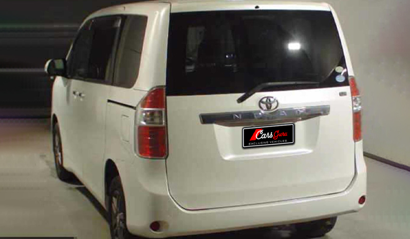 Toyota Noah 2009