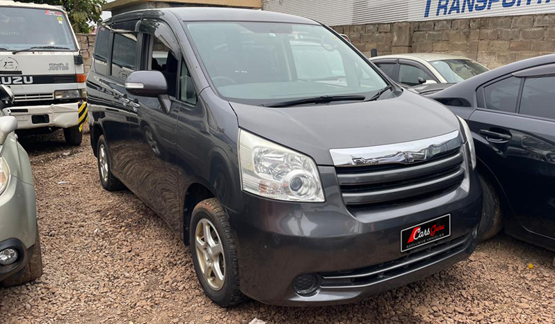 Toyota Noah 2009