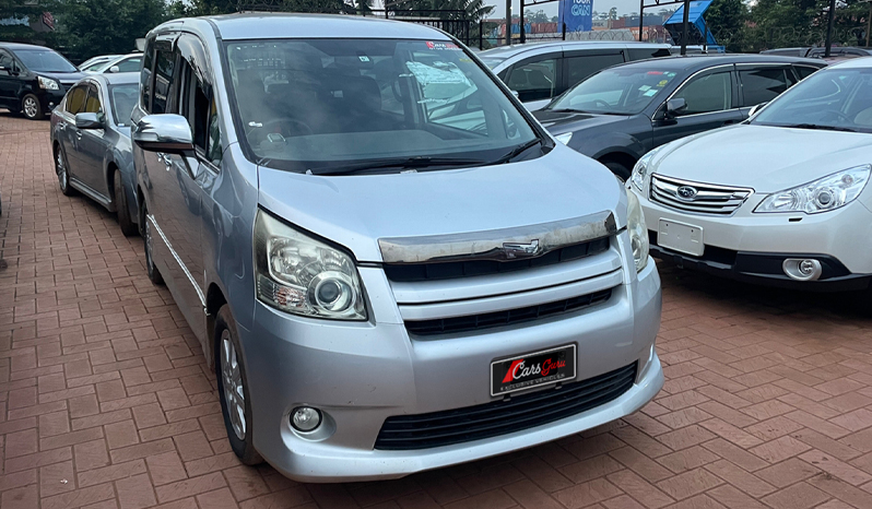 Toyota Noah 2009