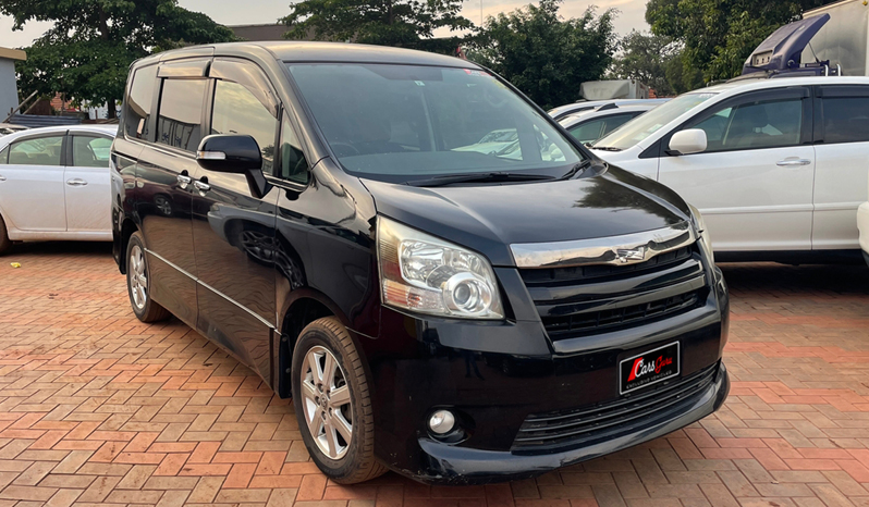 Toyota Noah 2009