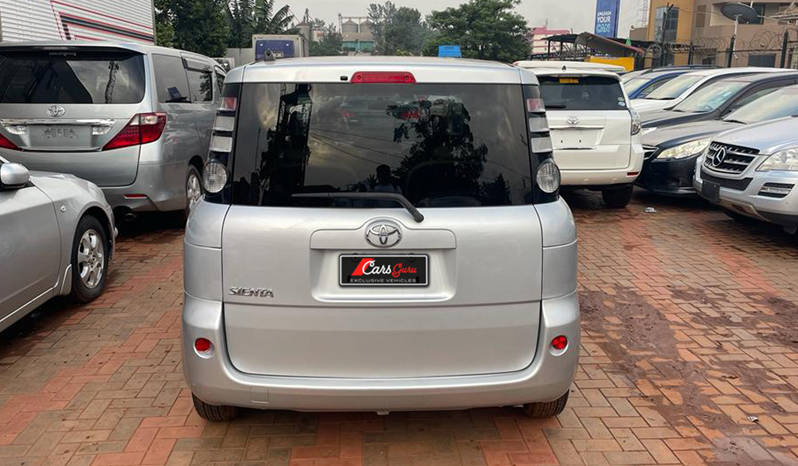 Toyota Sienta 2009