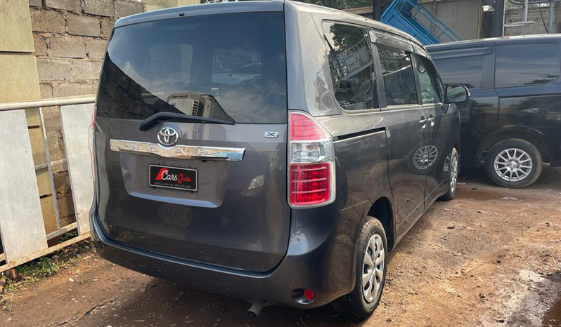 Toyota Noah 2009