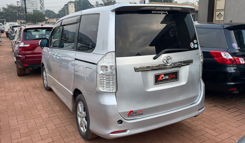 Toyota Noah 2009