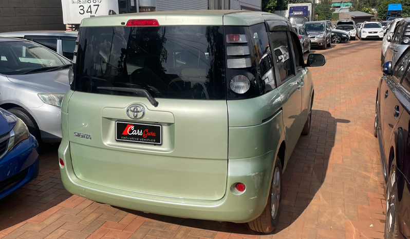 Toyota Sienta 2009