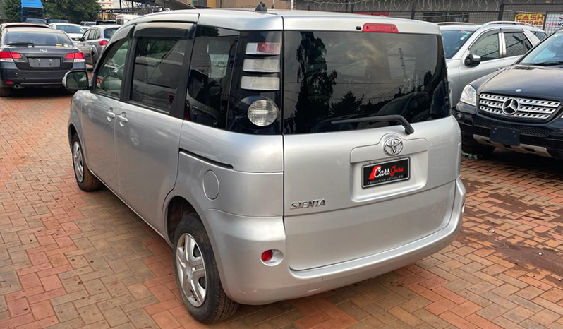 Toyota Sienta 2009