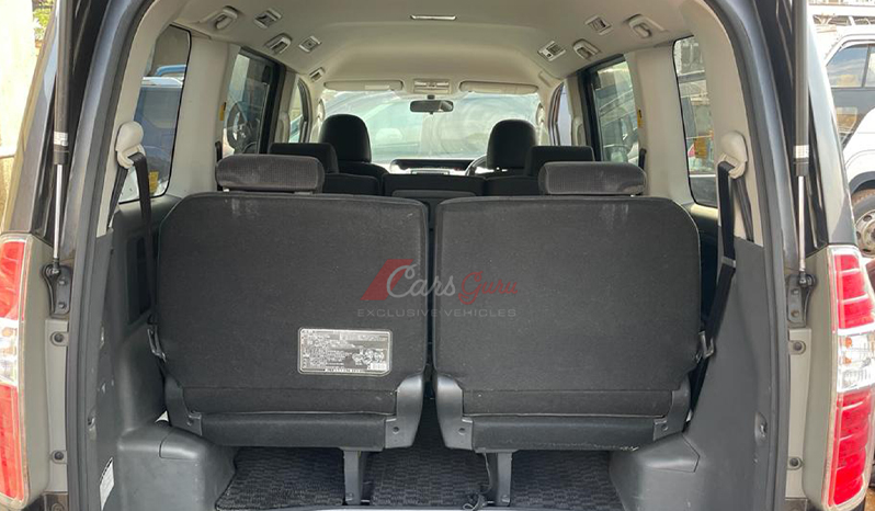 Toyota Noah 2009