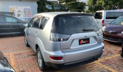 
										Mitsubishi Outlander 2010 full									