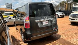 Toyota Noah 2008