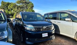 
										Toyota Voxy 2015 full									