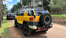 Toyota FJ CRUISER 2011