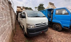 Toyota Hiace 2011