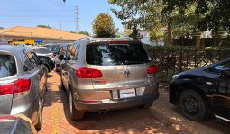 
										Volks Wagon Tiguan 2015 full									