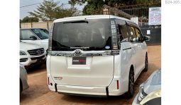 
										Toyota VOXY 2015 full									