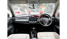 Toyota COROLLA AXIO 2015